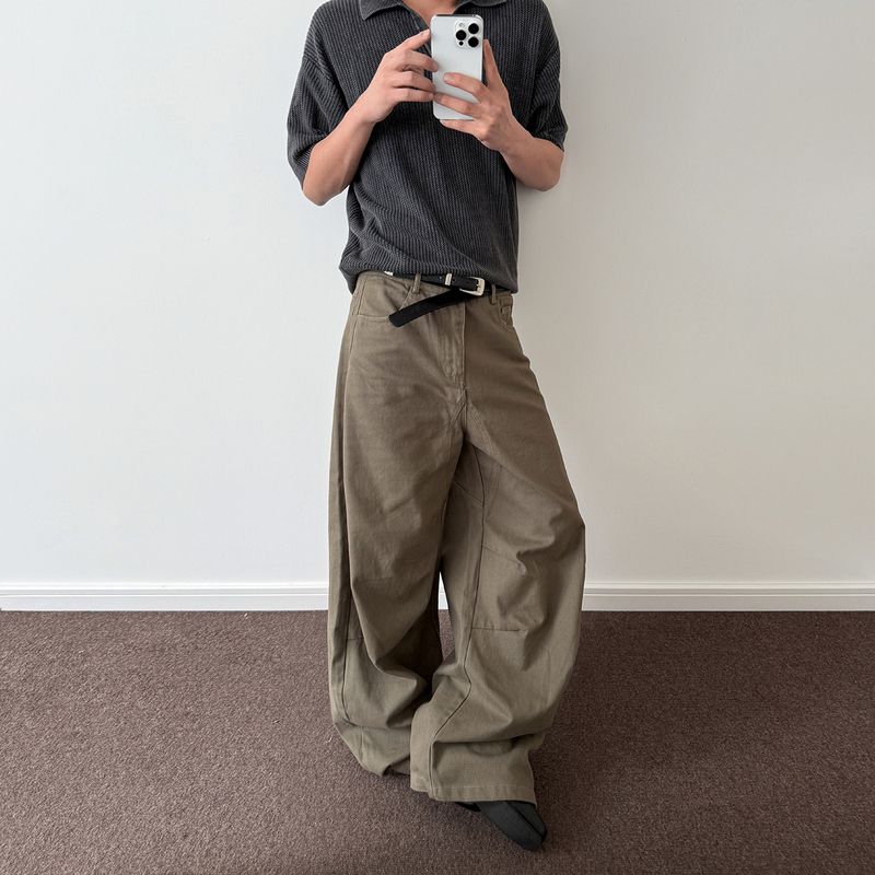 A Puee American Retro Distressed Pleated Cargo Pants for Men, Trendy Straight-Leg, Slightly Flared, Slimming Cleanfit Scimitar Pants
