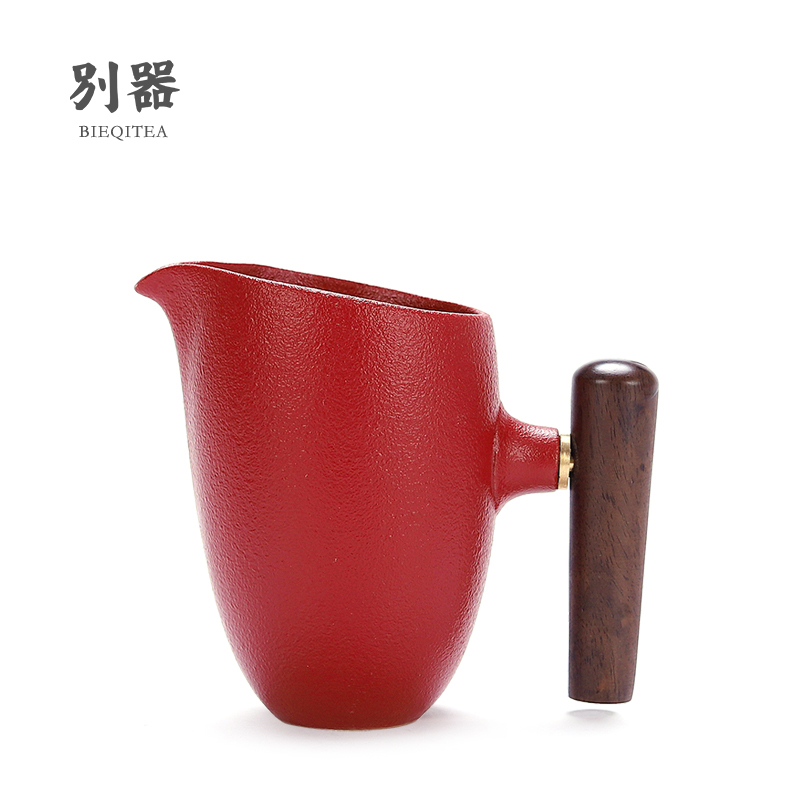 Ceramic solid wood side handle Fair cup tea divider Tea Sea Japanese coarse ceramic wood handle male cup anti-scalding Kung Fu tea accessories