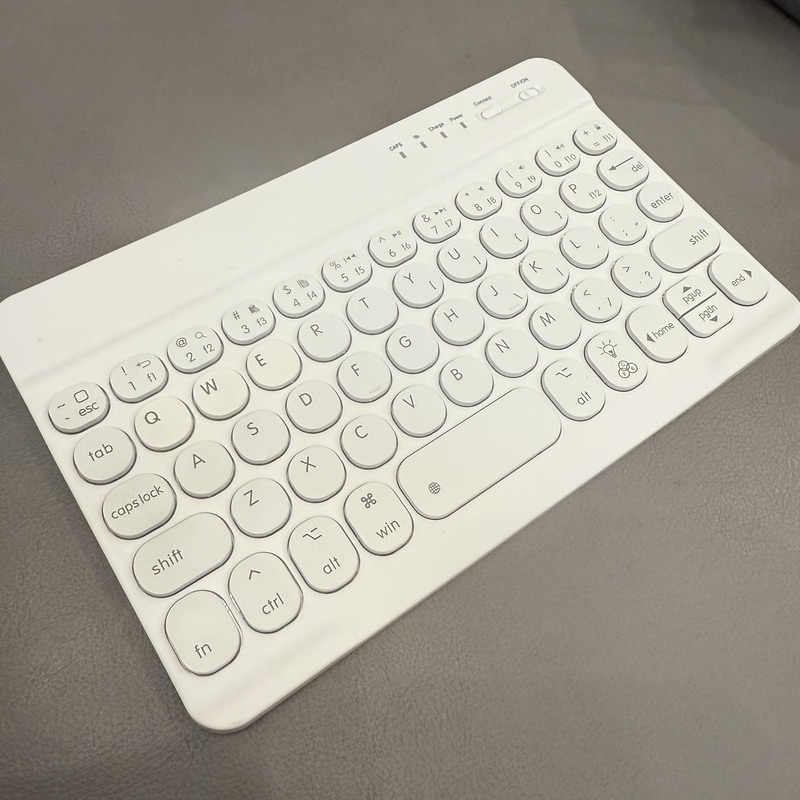 In Stock 8inch Luminous Bluetooth Keyboard with Support for Three Operating Systems