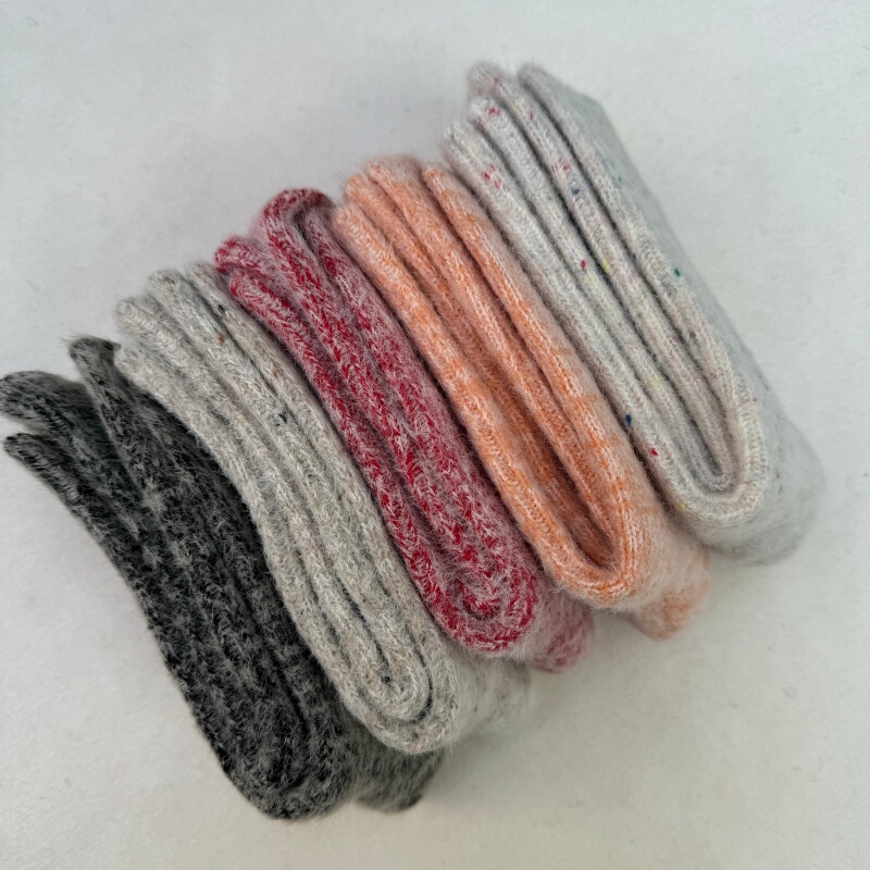 50% Merino Wool Socks, Thickened with Mink Velvet, Suitable for Outdoor Hiking and Trekking, Comfortable, Warm, Stylish, Moisture-Wicking and Sweat-Absorbing Socks 50% Merino Wool Socks, Thickened with Mink Velvet, Suitable for Outdoor Hiking and Trekking, Comfortable, Warm, Stylish, Moisture-Wicking and Sweat-Absorbing Socks