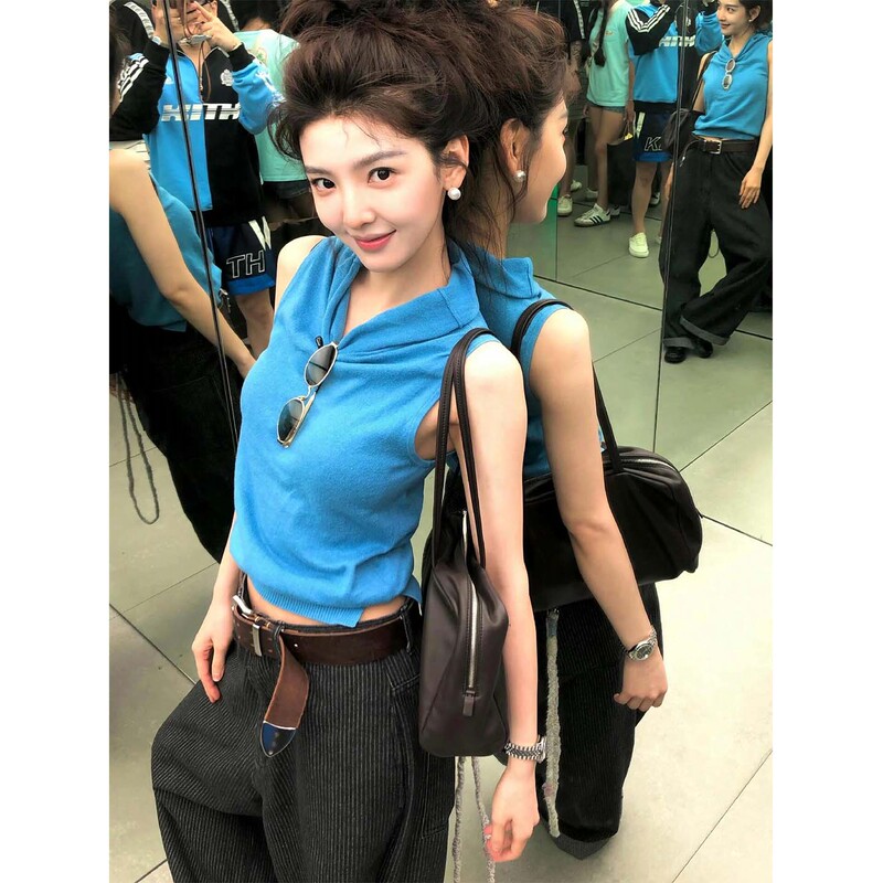 Zhang Ruonan's Same Style American Hot Girl Pullover Turtleneck Knitted Vest for Women, Summer Outerwear, Slim Fit Sleeveless Short Top Zhang Ruonan's Same Style American Hot Girl Pullover Turtleneck Knitted Vest for Women, Summer Outerwear, Slim Fit Sleeveless Short Top