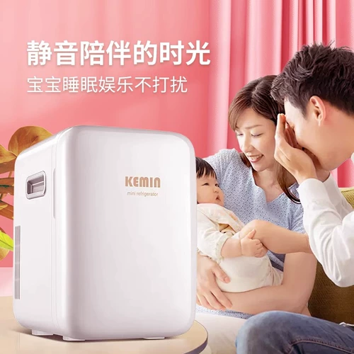 Кемин назад няня мама оснащена охлажденными рабочими автобусами, холодным, холодным, без сливочного мини -холодильника в небольшом офисе.