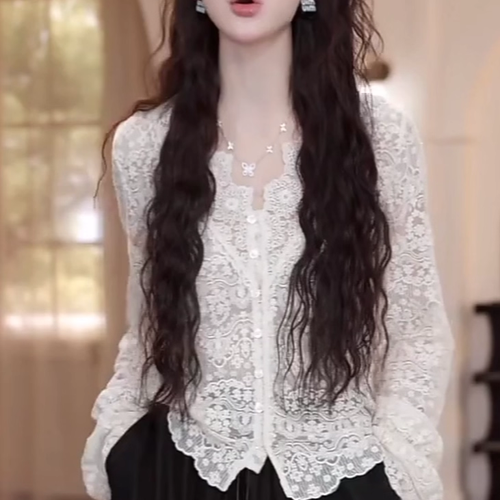 Кружевная рубашка с глубоким V-образным вырезом, связанная французским крючком, женская осенне-зимняя новая стильная уникальная и красивая маленькая рубашка с топом