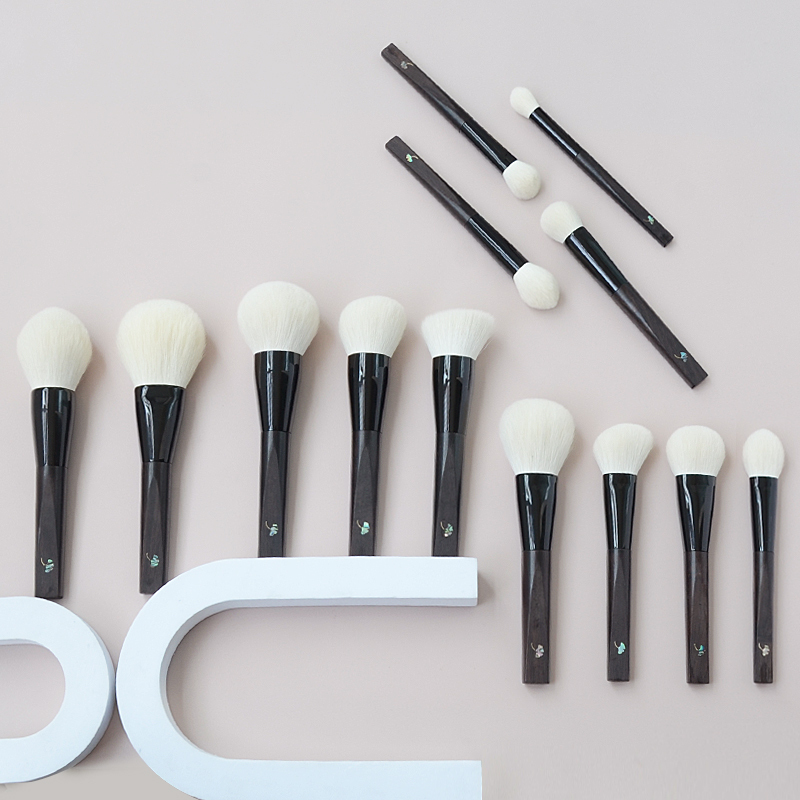 Limited Edition! Shoushoulang Ebony Fine Light Peak Loose Powder Powder Compact Blush Brush Animal Hair Makeup Brush Beauty Tool Limited Edition! Shoushoulang Ebony Fine Light Peak Loose Powder Powder Compact Blush Brush Animal Hair Makeup Brush Beauty Tool