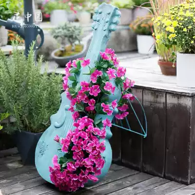 Dining room landscaping cafe door ornaments outdoor creative violin flower stand Tiantai homestay courtyard decoration iron art