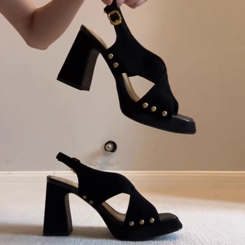 Sheepskin Version ~ Niche Chunky High-Heeled Open-Toe Sandals for Women, Retro Studded French Style, Comfortable Thick-Soled Roman Shoes