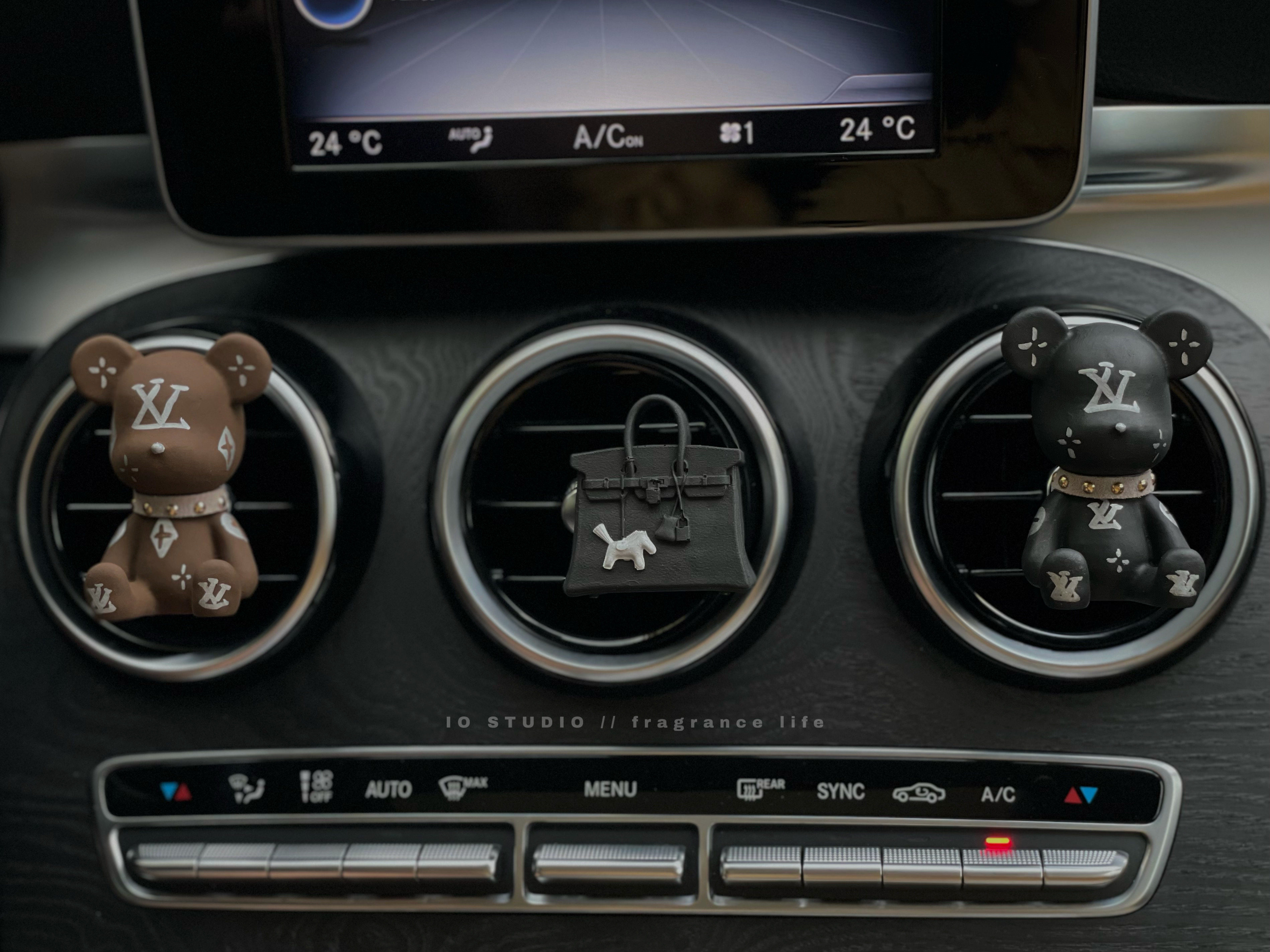 IO STUDIO rivet old flower bear cute car clip fragrant lavender gift hand letter car air outlet holding incense