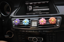 IO STUDIO summer flower Flower little Daisy car clip aromatherapy couple gift with hand gift car air outlet holding incense