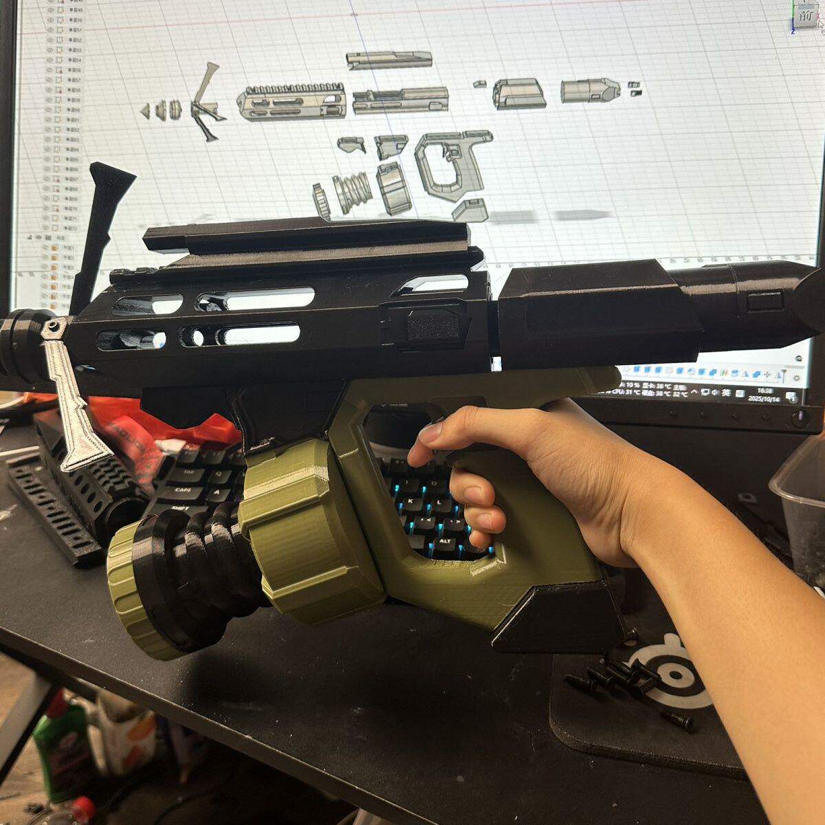 三角洲行动深蓝钩爪枪同款玩具枪盾狗模型来袭!兄弟们冲啊_游戏_淘宝游戏网
