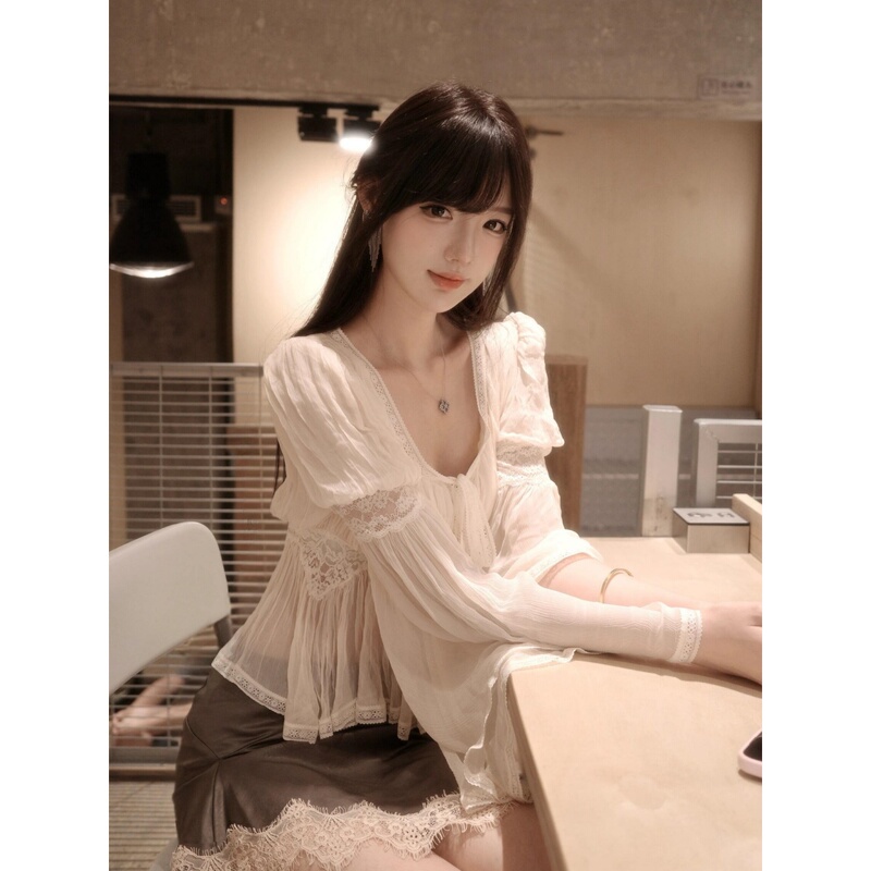 French-Style White Lace Chiffon Long-Sleeved Shirt for Women in Early Autumn, Elegant Waist-Cinching Design, Stunning Bell-Sleeve Top French-Style White Lace Chiffon Long-Sleeved Shirt for Women in Early Autumn, Elegant Waist-Cinching Design, Stunning Bell-Sleeve Top