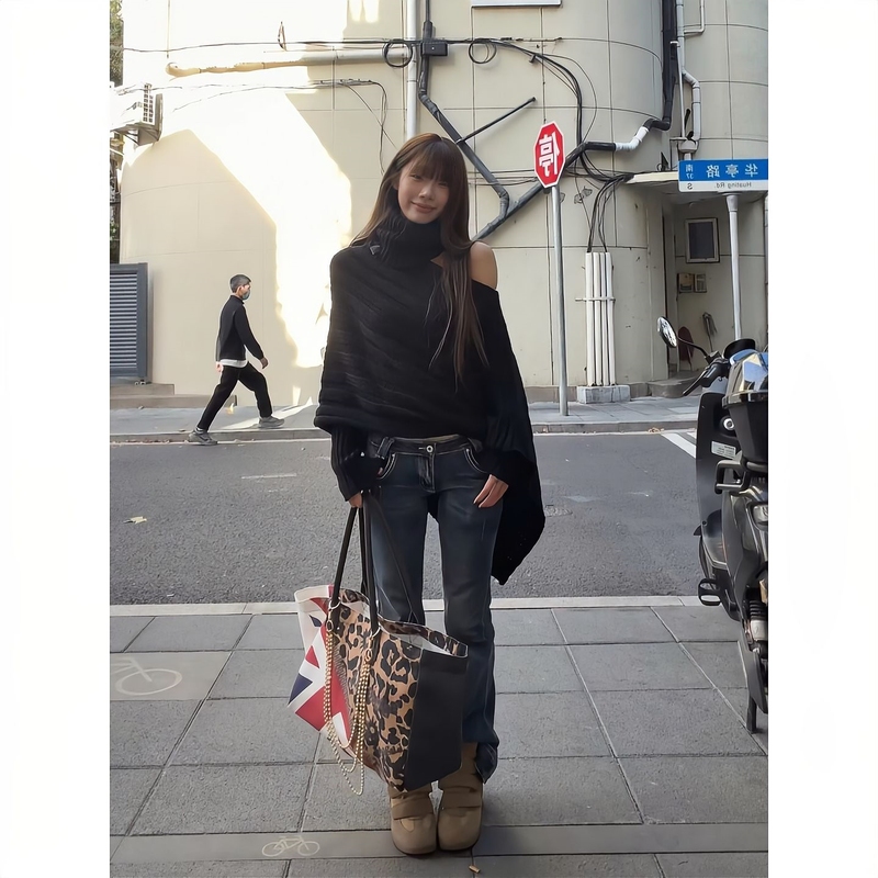 Korean-Style Black Turtleneck Off-Shoulder Sweater for Women, Early Autumn, Very Stylish, Lazy, Off-Shoulder, Loose Batwing Sleeve Knit Top Korean-Style Black Turtleneck Off-Shoulder Sweater for Women, Early Autumn, Very Stylish, Lazy, Off-Shoulder, Loose Batwing Sleeve Knit Top