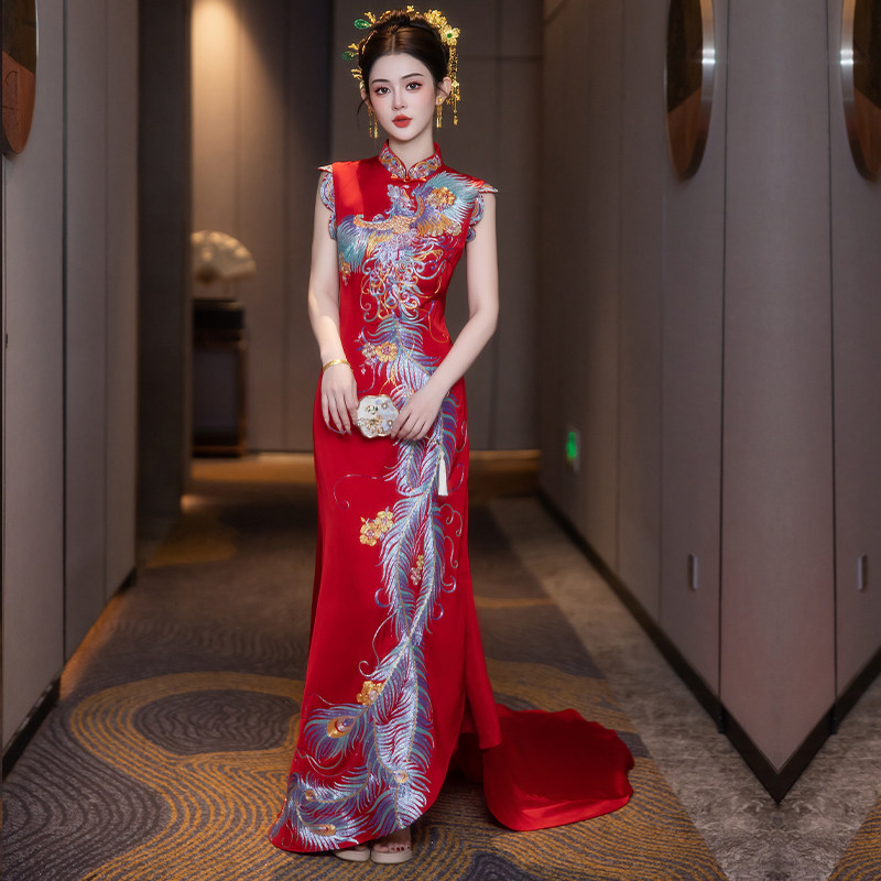 2025款刺绣礼服有哪些特点?适合哪些场合穿着?