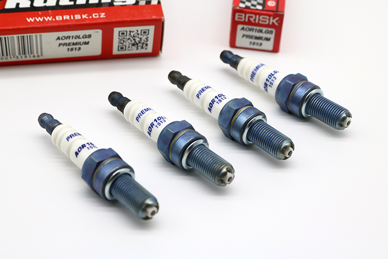 Brisk Four-Pole Silver Core Spark Plug Is Suitable for All Mv800 F3F4 675 B800 1000