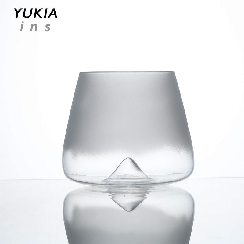 什么款式的洋酒杯子适合追求复古风的现代居家装饰?