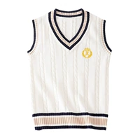 Белый жилет, с вышивкой