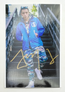 Buy 5 get 1 free Spot Chinese hip hop sprouts Jony-J Autographed photo Autograph photo 03 style