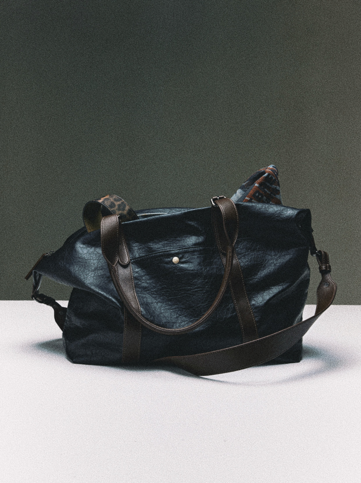 VOWPROGRESS Waxed Leather Shoulder Bag