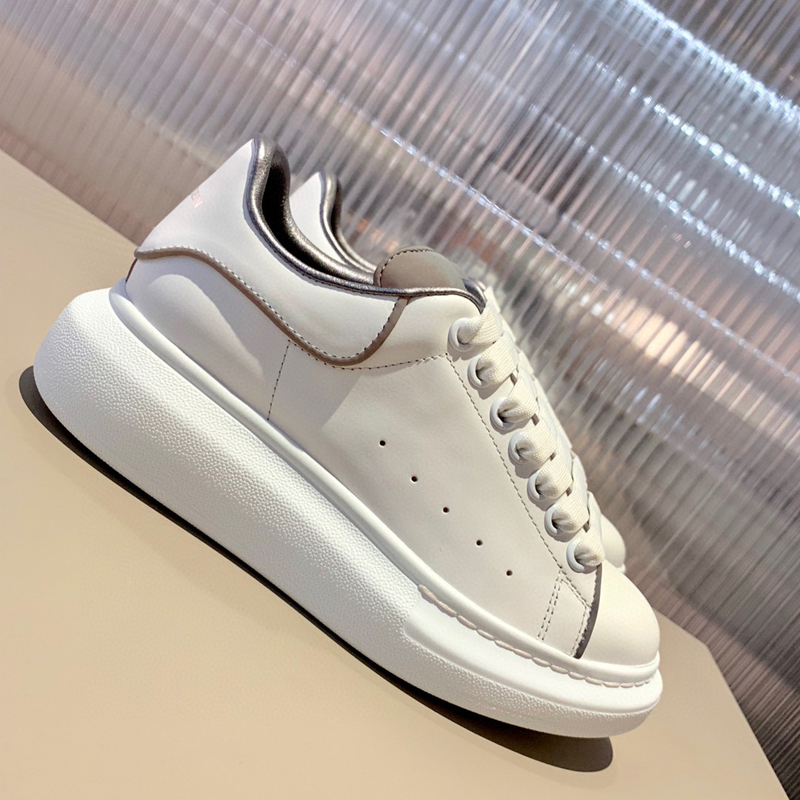 High-End! Mcqueen 3m Reflective Strip White Sneakers for Men and Women, Genuine Leather, Luminous Thick-Soled Height-Increasing Black-Tail Sneakers
