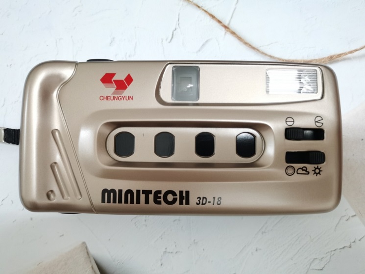 New MINITECH 3D-18 ratio RETO 3D three-dimensional four-eye film automatic point-and-shoot camera