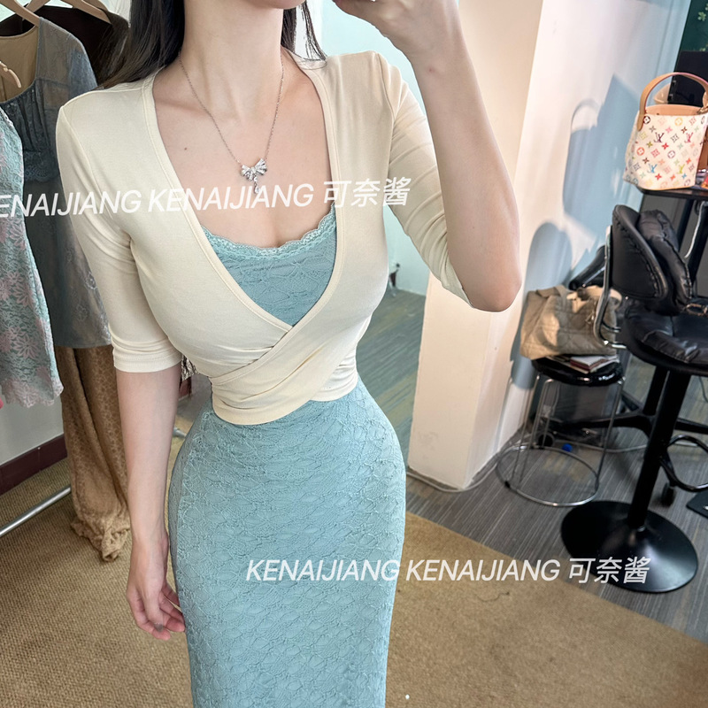 K694 Embossed Lace Trim Embellished Slim-Fit Waist-Cinching Long Dress K694 Embossed Lace Trim Embellished Slim-Fit Waist-Cinching Long Dress