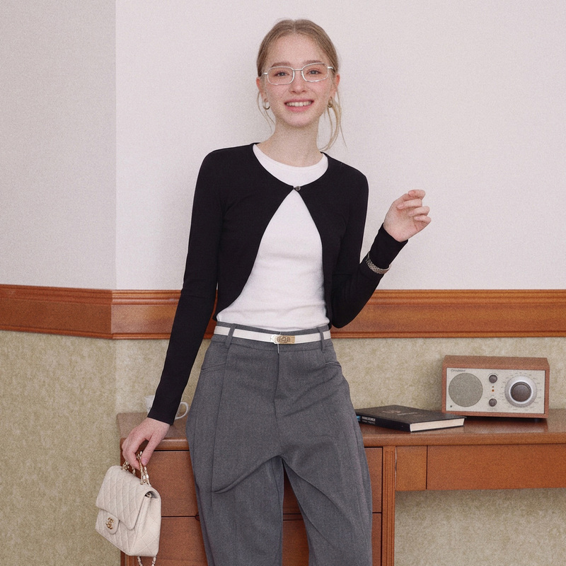 【Partly in Stock】2026 Early Autumn New Korean Style Elegant Fake Two-Piece Color-Blocking Long-Sleeve T-Shirt Top for Women 260471 【Partly in Stock】2026 Early Autumn New Korean Style Elegant Fake Two-Piece Color-Blocking Long-Sleeve T-Shirt Top for Women 260471