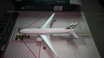  Out-of-print Phoenix Cathay Pacific B777-200 B-HNL 1:400 First 772