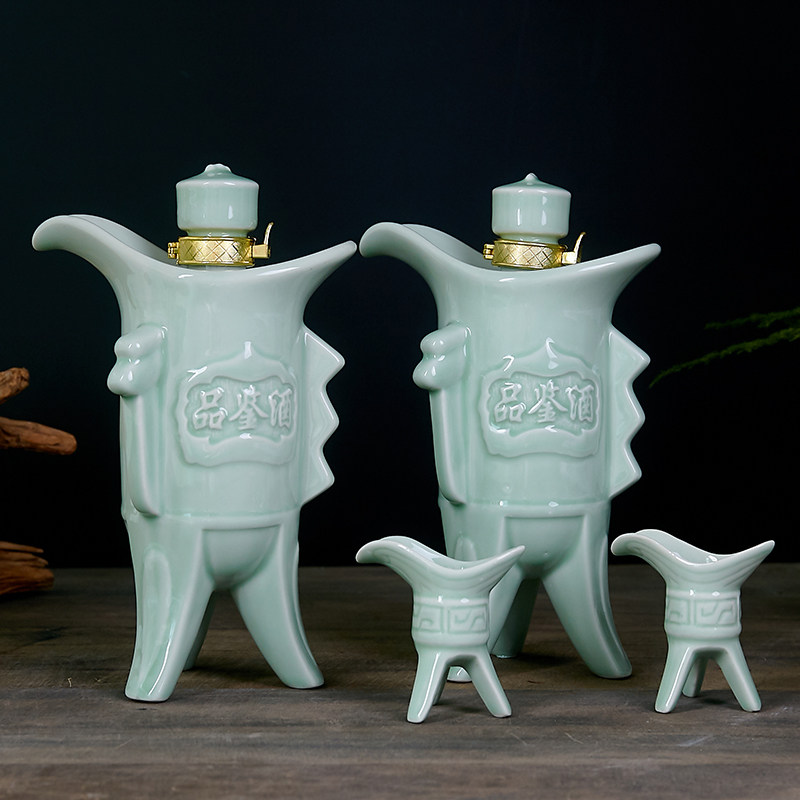 Jingdezhen three - legged tripod 1 kg pack palace empty jars seal carved with a cup of wine bottle art tasting wine