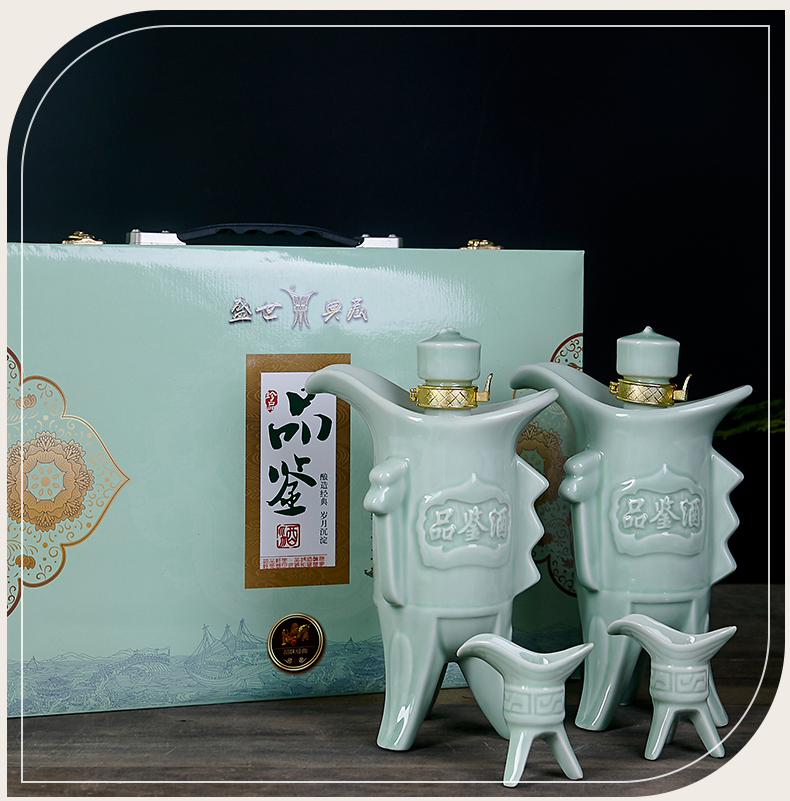 Jingdezhen three - legged tripod 1 kg pack palace empty jars seal carved with a cup of wine bottle art tasting wine