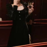 Черное бархатное платье, приталенный корсет, французский стиль, квадратный вырез