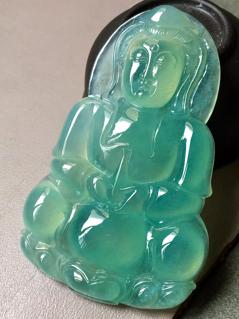 Natural Myanmar old pit A Guanyin Buddha pendant with certificate ice seed oil sapphire pendant for men and women full of sun green