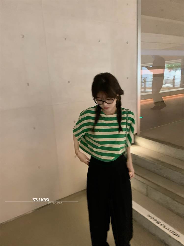 Dime 2022 Korean version Surprise small streaks less laborious, trendy and resistant to eye-raising eye milk green blouses women
