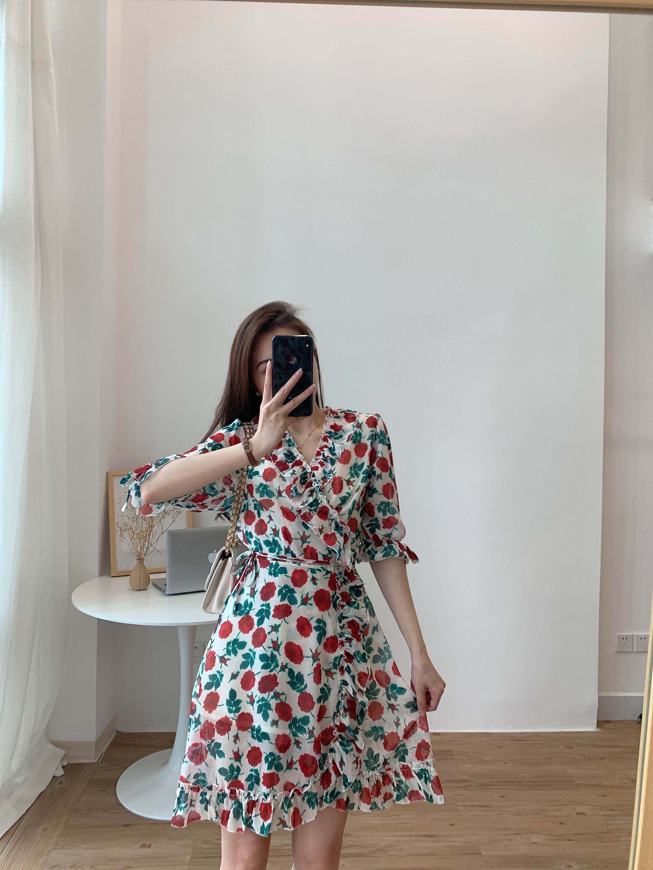 Dimeifa-style small crowdsourced lotus leaf side V collar crushed flower cashew slim strap 2022 Summer dress for women's summer dress