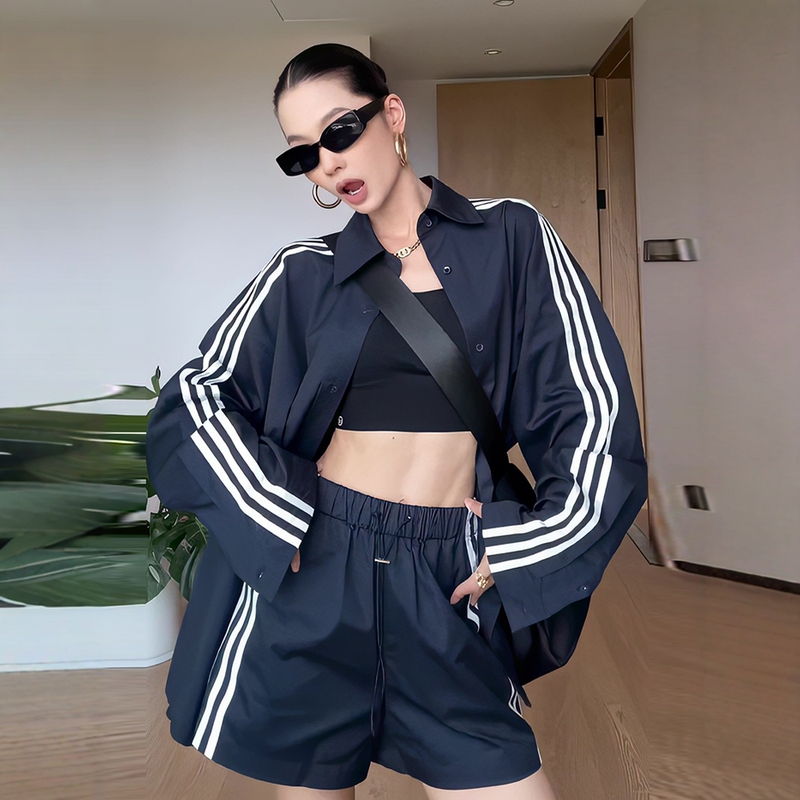 Navy Blue Sports Suit for Women 2026 Summer New Fashionable Striped Sun Protection Shirt Elastic Waist Shorts Two-Piece Set Navy Blue Sports Suit for Women 2026 Summer New Fashionable Striped Sun Protection Shirt Elastic Waist Shorts Two-Piece Set