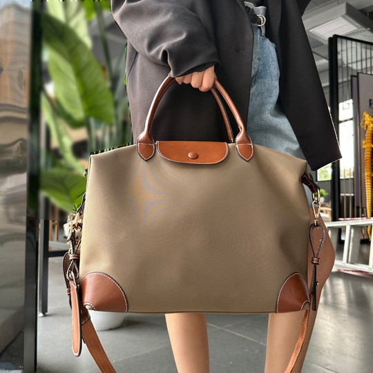 Leichte, wasserdichte Nylon-Reisetasche mit großem Fassungsvermögen und Rindsleder, tragbare Kurzstrecken-Fitness-Gepäcktasche aus Oxford-Stoff für Geschäftsreisen für Damen