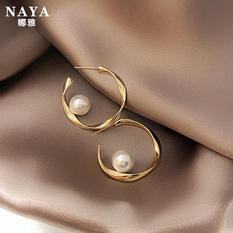 Metal exaggerated earrings real gold electroplating French retro pearl c-shaped earrings women's simple and versatile silver needle ear jewelry