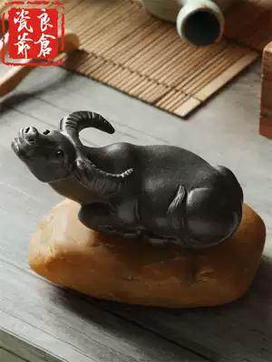 Porcelain Ye Liangcang) cow tea pet ornaments boutique handmade purple sand Buffalo personality creative tea play tea plate jewelry