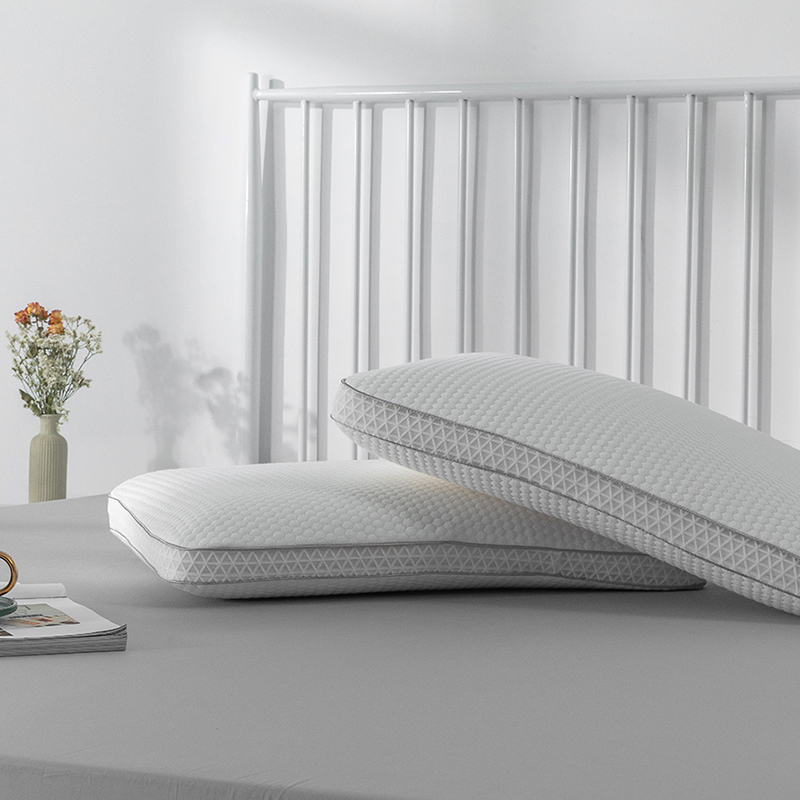 Latex pillow bread pillow single pillow medium height cervical spine protection 40*60 * 10cm