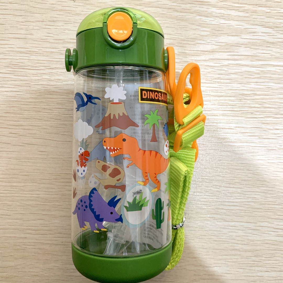 Spot skater Japanese boy kindergarten children's water cup dinosaur anti-fall strap portable primary school students straw cup