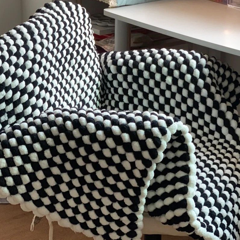 Ball ball thread woven cover blanket bay window cushion blanket wool ball handmade diy wool ball sofa cushion relief material package