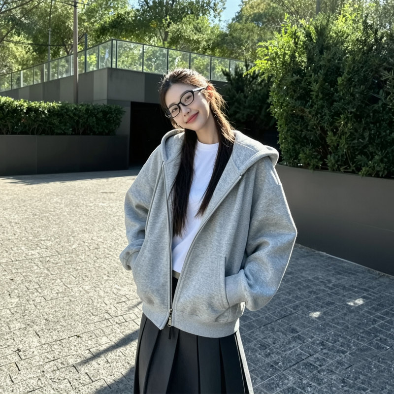 Gray Hooded Sweatshirt Jacket for Women 2026 New Early Autumn Zip-Up Loose Cardigan, Very Stylish and Relaxed Top