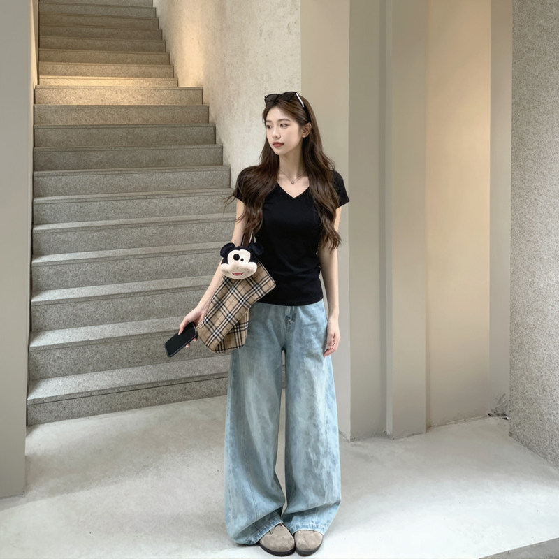 Black V-Neck Short-Sleeved T-Shirt for Women, Summer Slim-Fit Half-Sleeve 2026 New Style, Regular Shoulder, Korean Style, Slimming, Waist-Cinching, Stunning Top Black V-Neck Short-Sleeved T-Shirt for Women, Summer Slim-Fit Half-Sleeve 2026 New Style, Regular Shoulder, Korean Style, Slimming, Waist-Cinching, Stunning Top