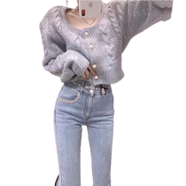 High-end Hong Kong-style power-style outfit light luxury high-waist slim fashion jeans paired with a purple high-end sweater jacket