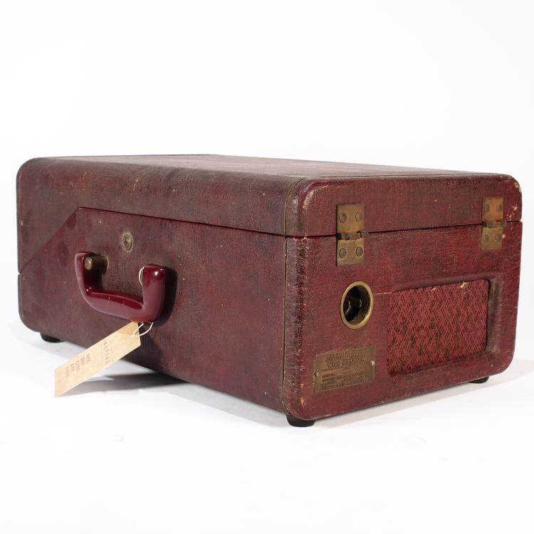 Old fashioned steel wire recorder model 80-1 Antiques 1940 Normal use in Webster, Chicago, USA