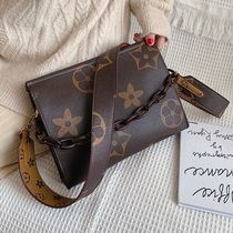 Small Crowddesigner Bags Womens Summer 2021 New Tidal Burst Premium Sense Broadband Single Shoulder Skew Satchel 100 Hitch A Ride