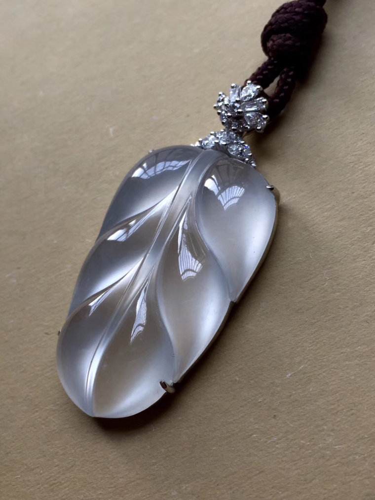 Emerald tree leaf jade pendant