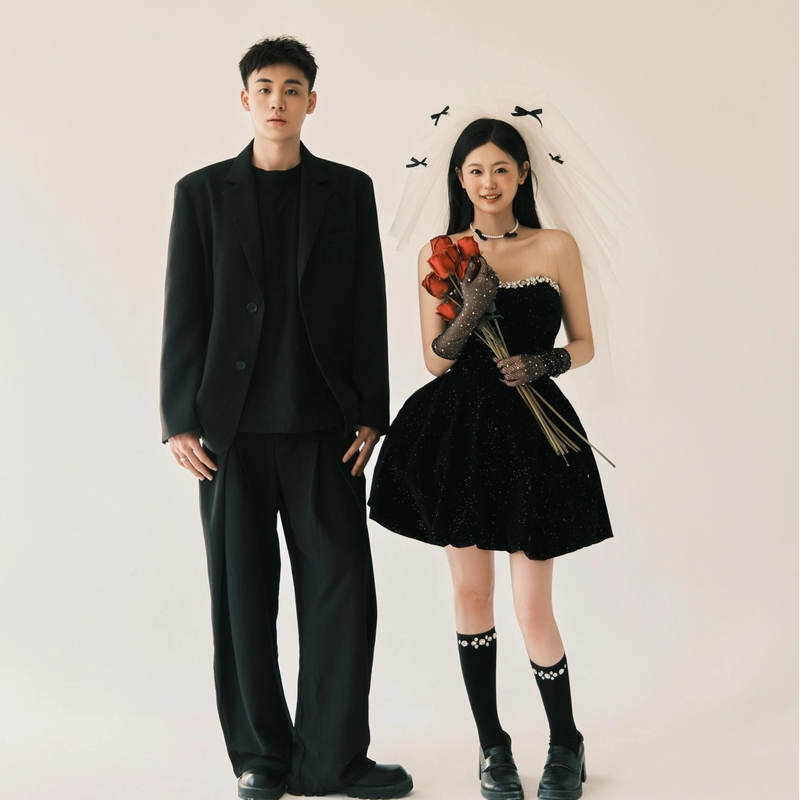 2025 Photo Studio Theme Couple Indoor Black Retro Socialite Style Princess Dress Photography Wedding Photo Outfit