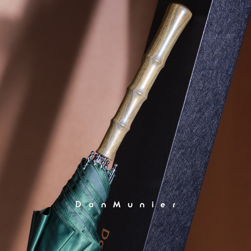 Natural green sandalwood solid wood long handle umbrella with sandalwood light luxury large retro solid color Chinese style straight umbrella custom