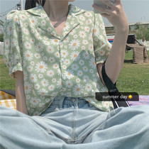 Flower shirt female small flower vintage Hong Kong flavor green short sleeve top design sense female niche shirt female summer thin