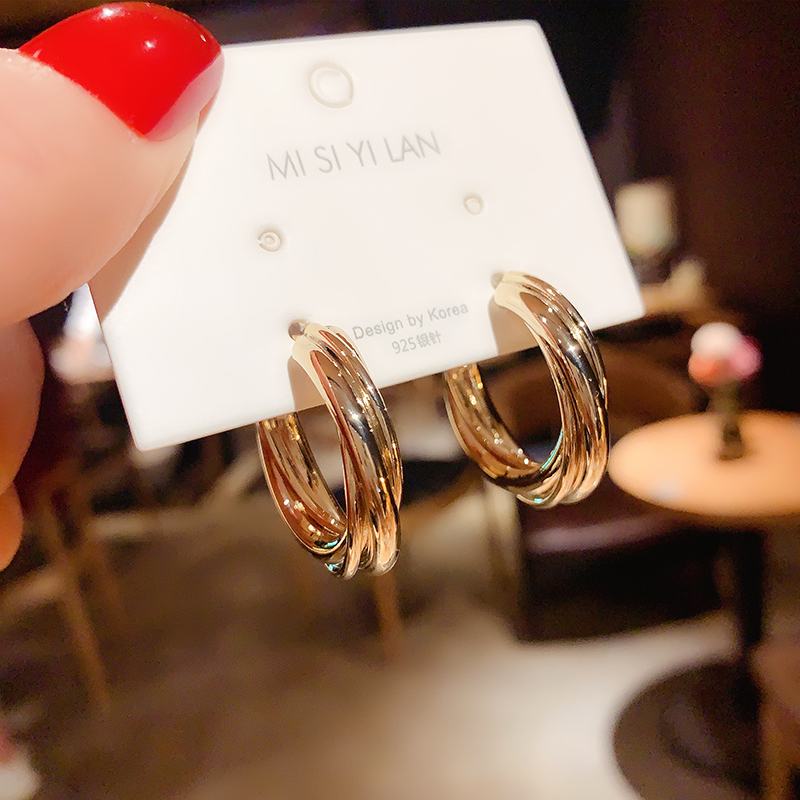 South Korea Niche Design Sense Metal Weave Loop Ring Earrings Minimalist Fashion Personality Earrings Temperament Net Red Ear Button