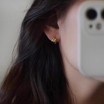 Earrings 2025 New Popular Style Light Luxury High-End Ear Cuffs Ear Studs Elegant and Stylish Niche Design Earrings Women's Ear Hoops